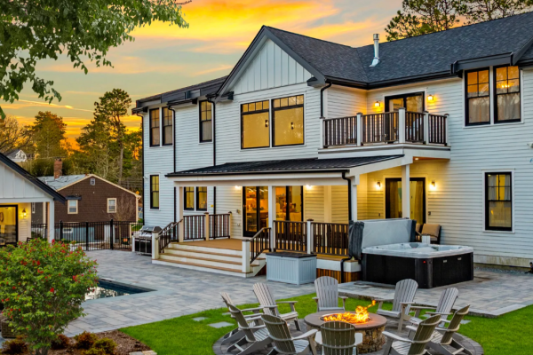 Metro Nest Hive Cape Cod Village